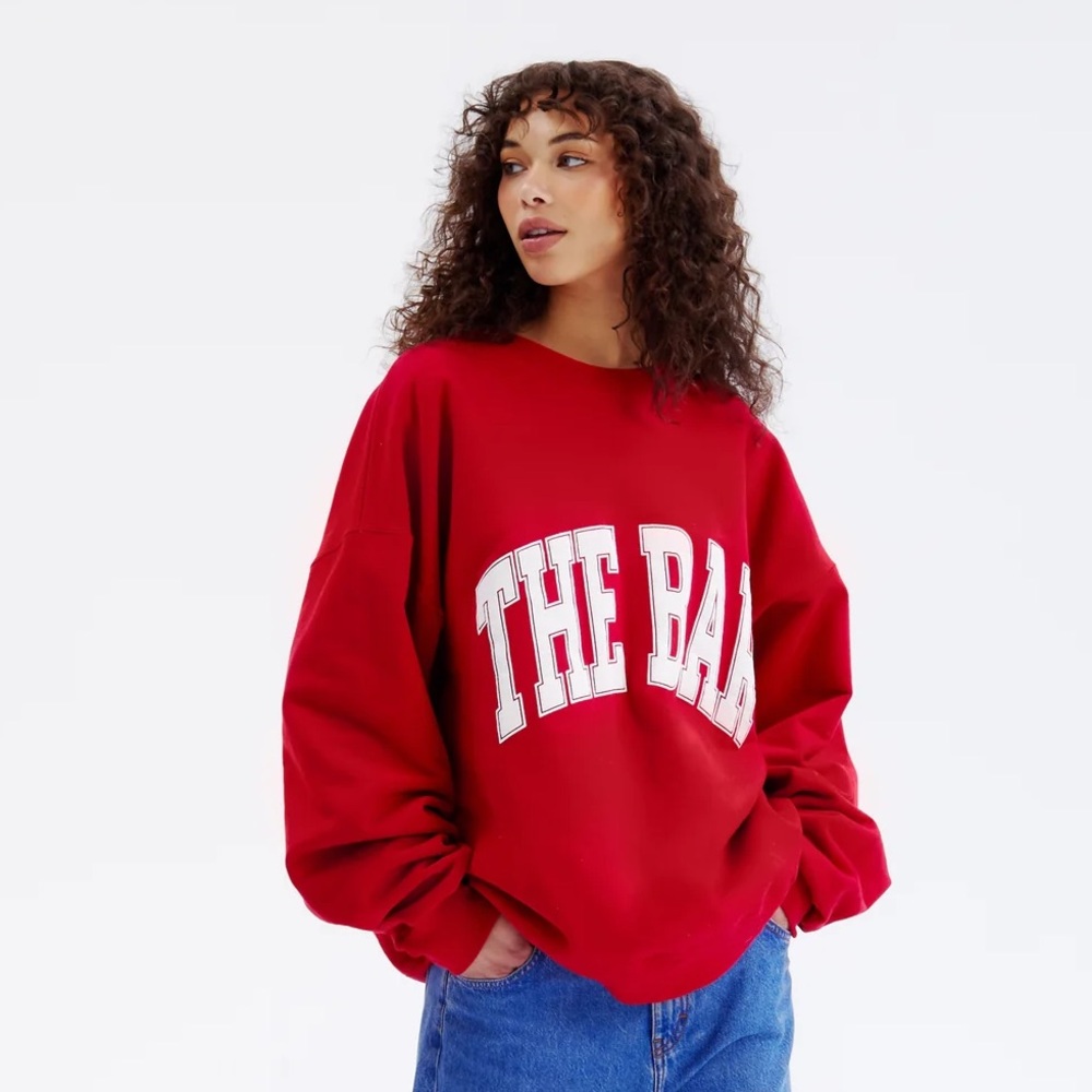 The bar varsity sweatshirt in ruby